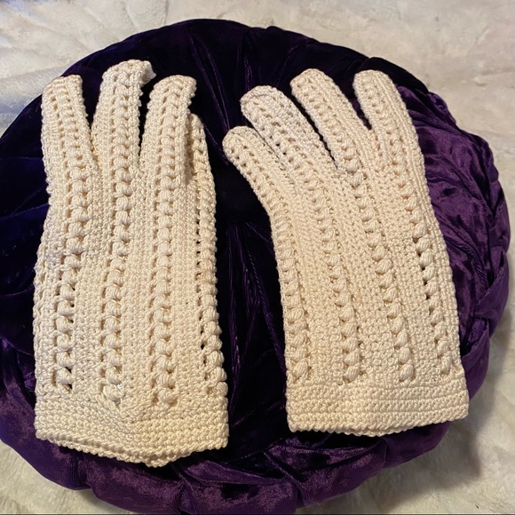 VINTAGE CROCHETED GLOVES - Picture 6 of 7